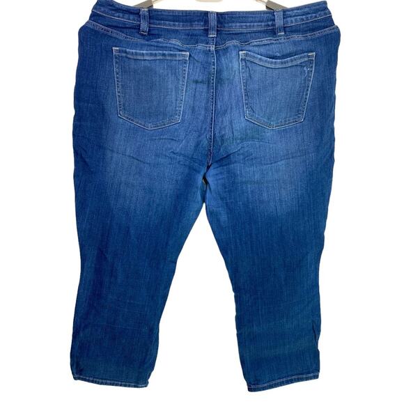 Lane Bryant Distressed Boyfriend Capri Stretch Jeans 5 Pocket Zip Button 22 Blue - Picture 10 of 15